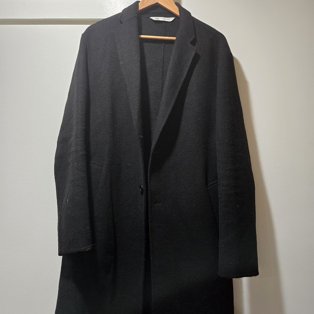 Stylish, warm men's pea coat